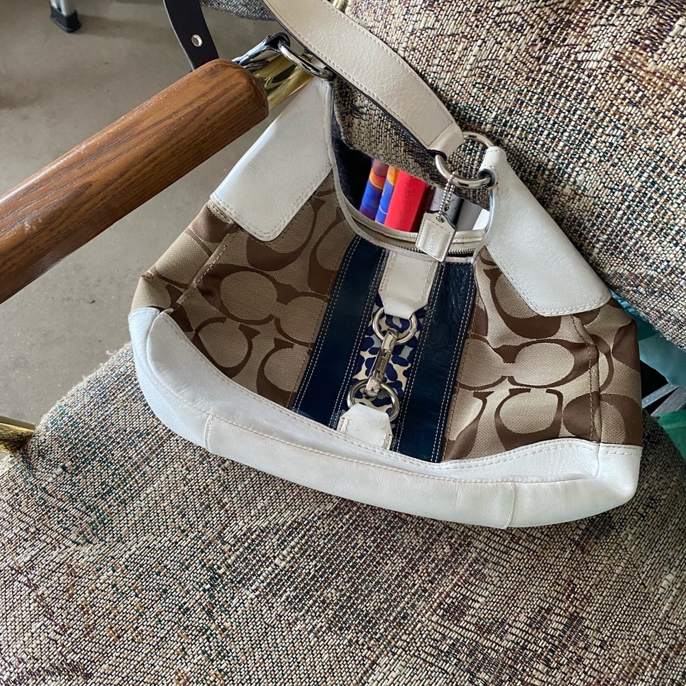Coach purse . Vintage . Love the size you will to !
